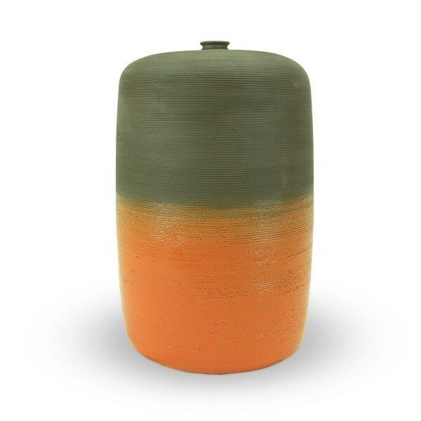 Bottiglia cilindro in argilla nera e smalto color fuoco