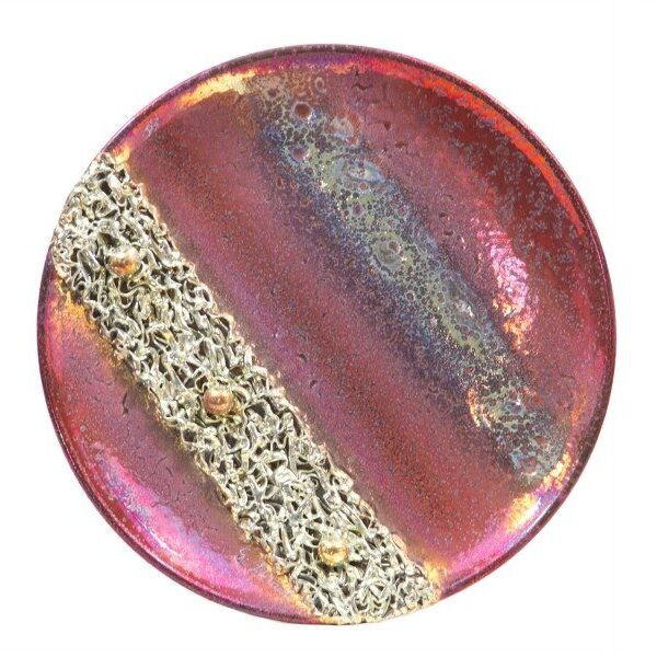 Piatto in ceramica da muro con applicazioni e riflessi